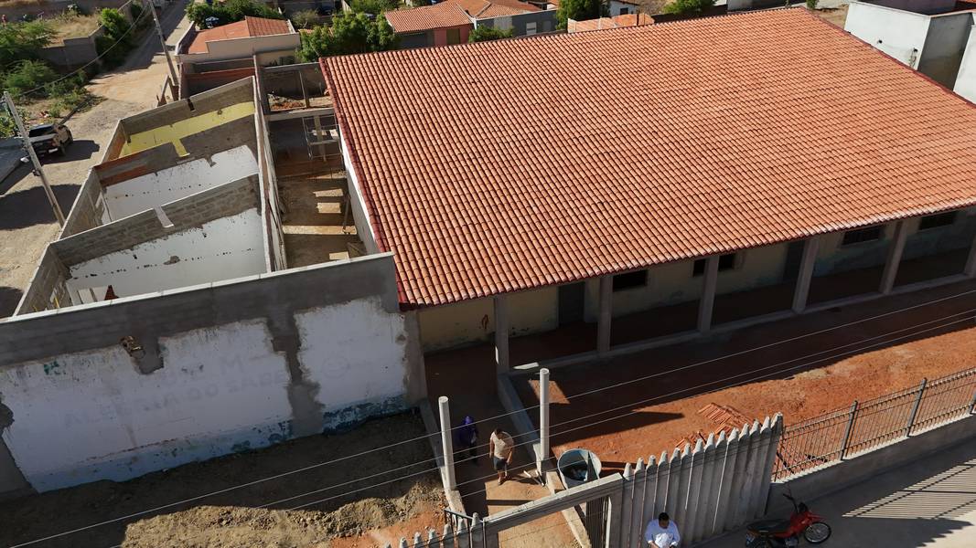 Prefeito de Dirceu Arcoverde destaca avanços em infraestrutura no município