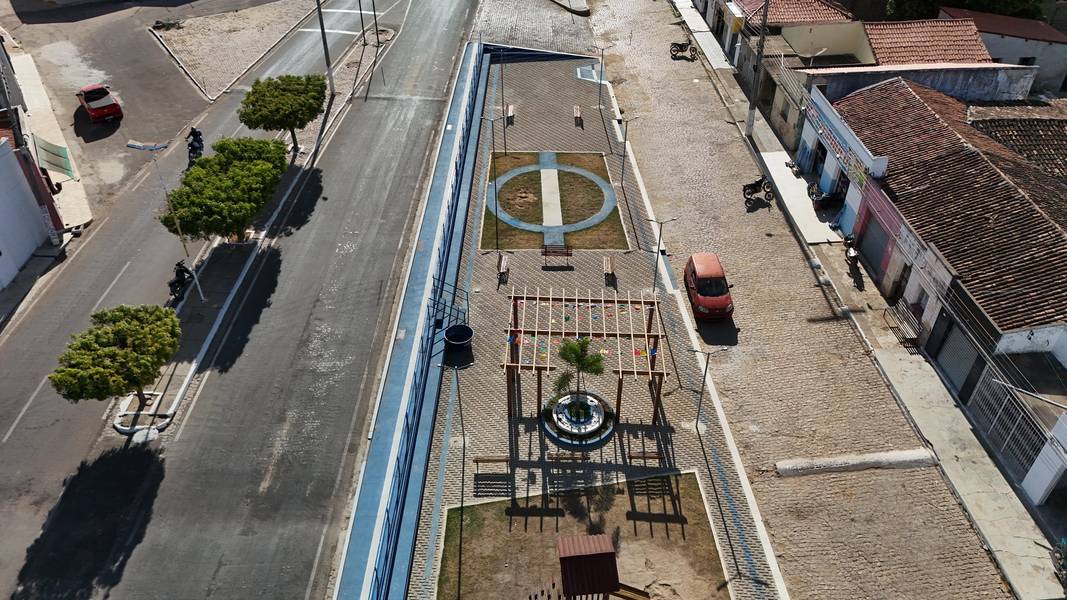 Prefeito de Dirceu Arcoverde destaca avanços em infraestrutura no município