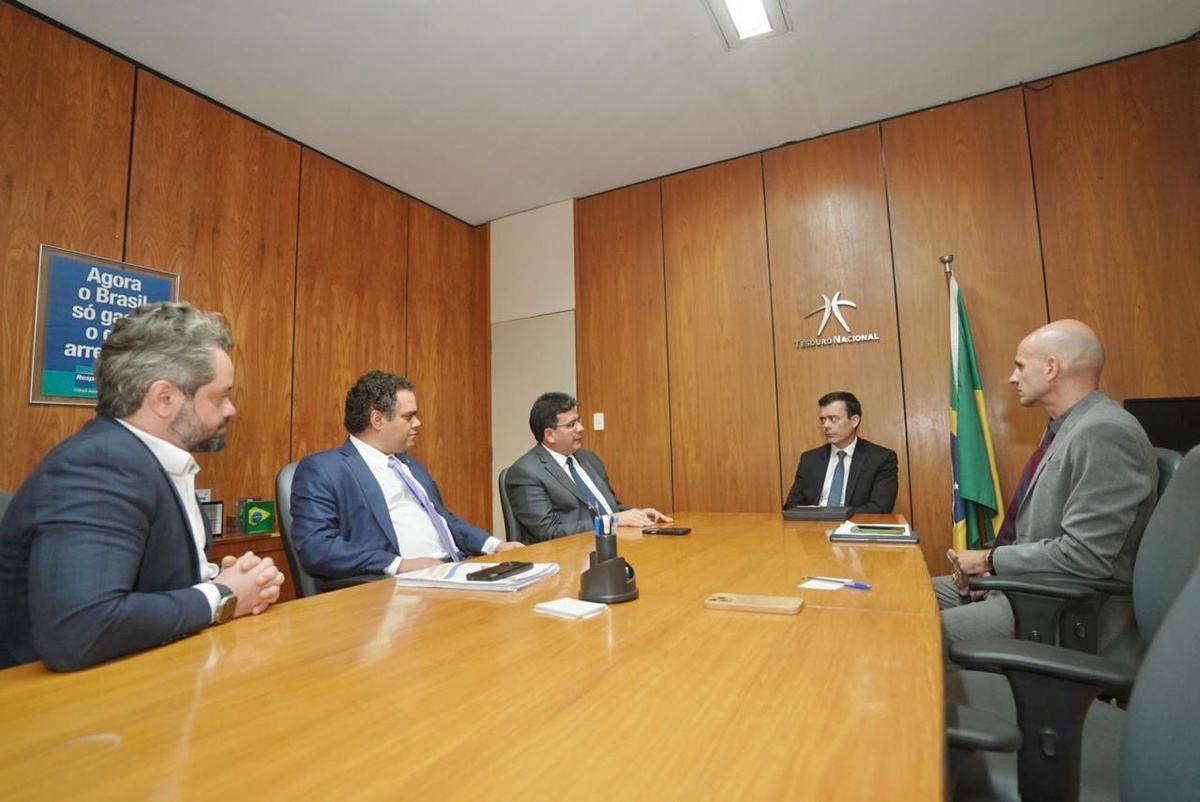 Tesouro Nacional homenageia Rafael Fonteles por destaque do Piauí na OLITEF
