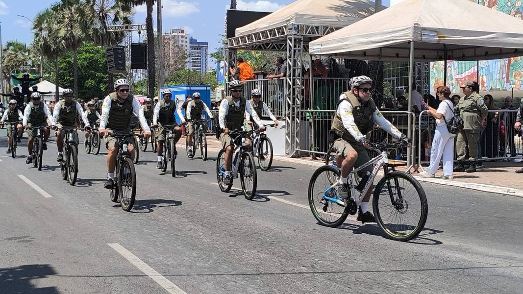 Desfile de 7 de Setembro reúne mais de 50 instituições e leva multidão a Teresina