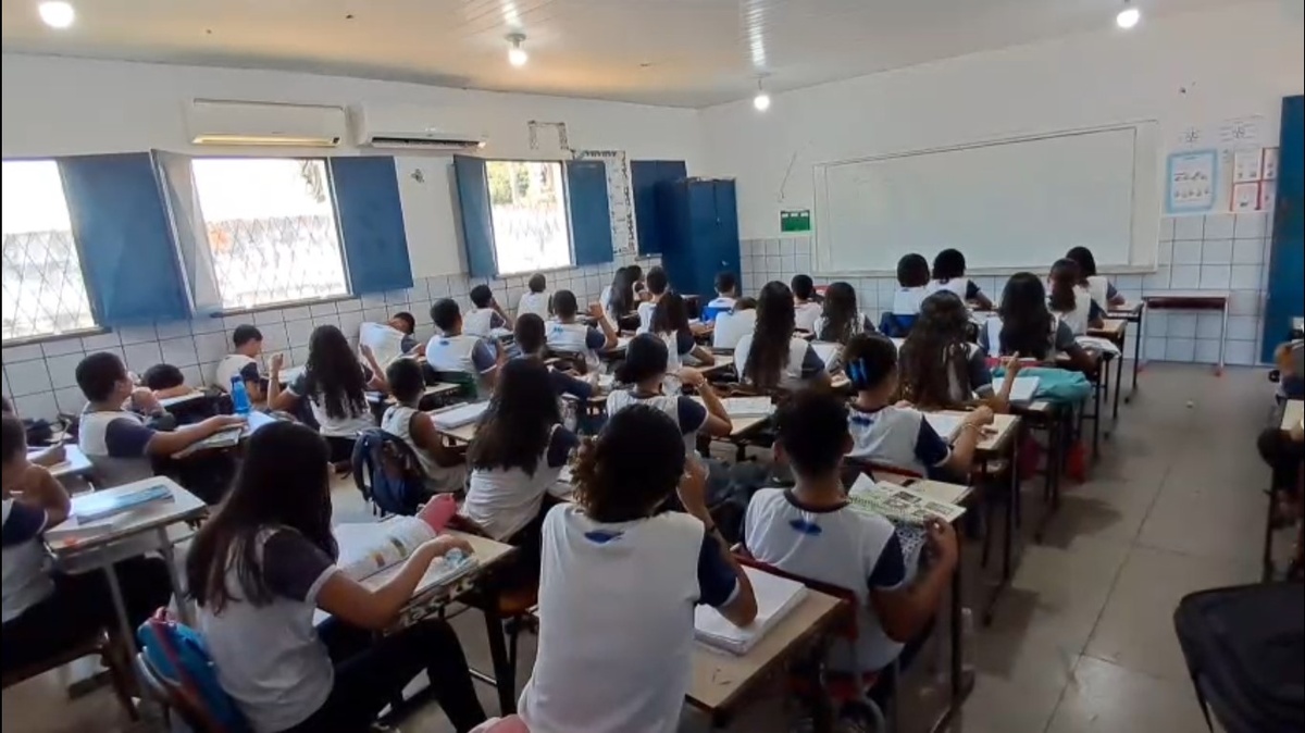 E.M. Angelim é alvo de denúncias por insalubridade e falta de condições de ensino
