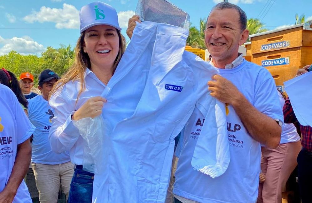 Esperantina inaugura Casa do Mel e entrega equipamentos a apicultores locais