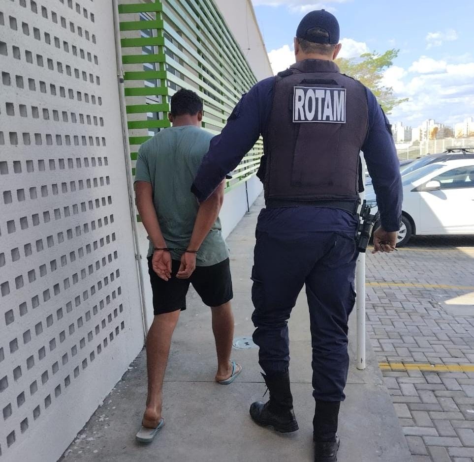 Homem acusado de matar o próprio pai é preso após assediar prima adolescente no PI