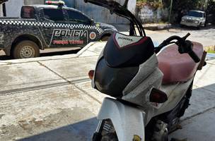 Motocicleta furtada é encontrada dentro do Rio Longá em Campo Maior (Foto: Reprodução)